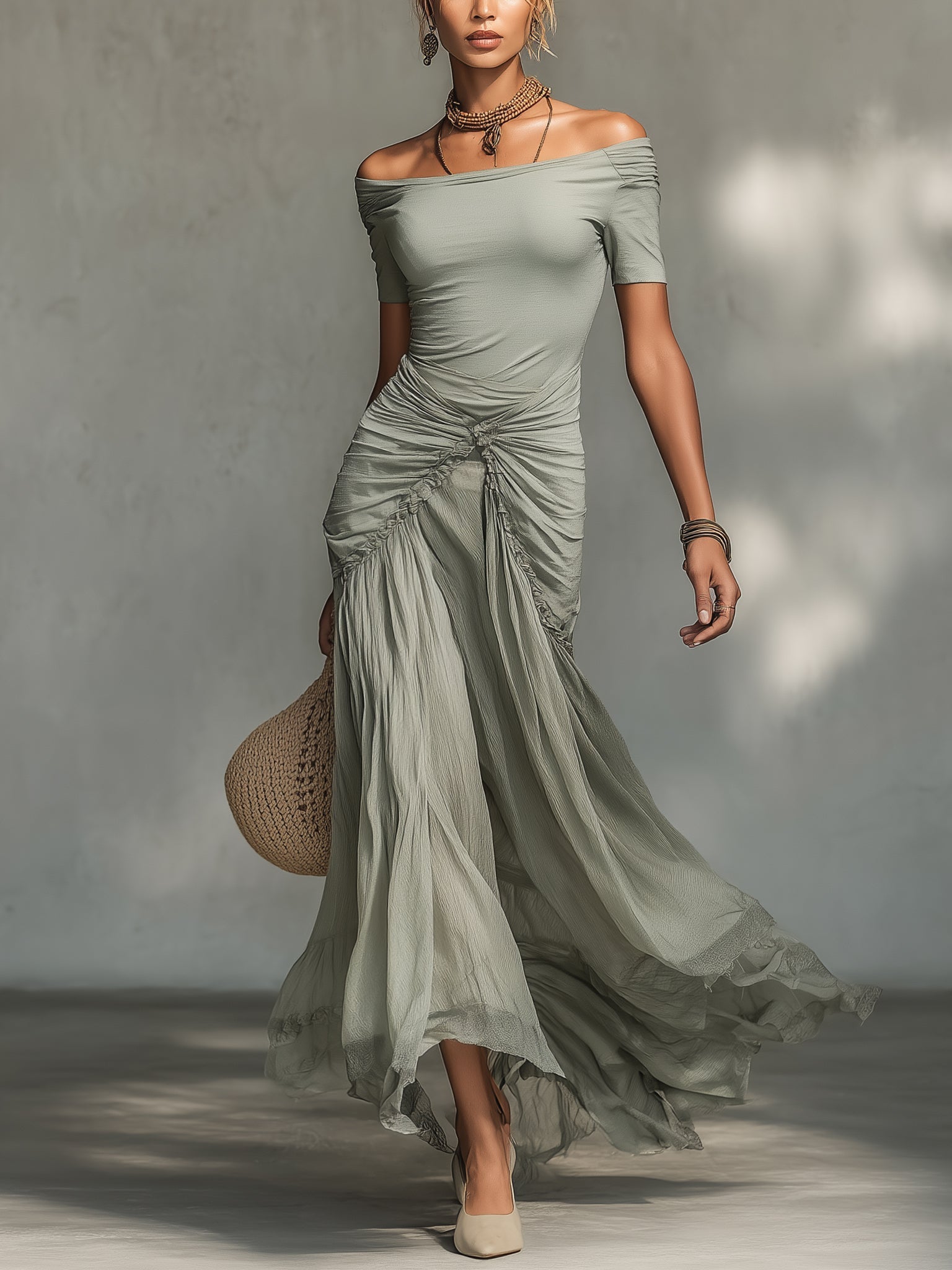 Vestido maxi gris de tela elástica y chifón