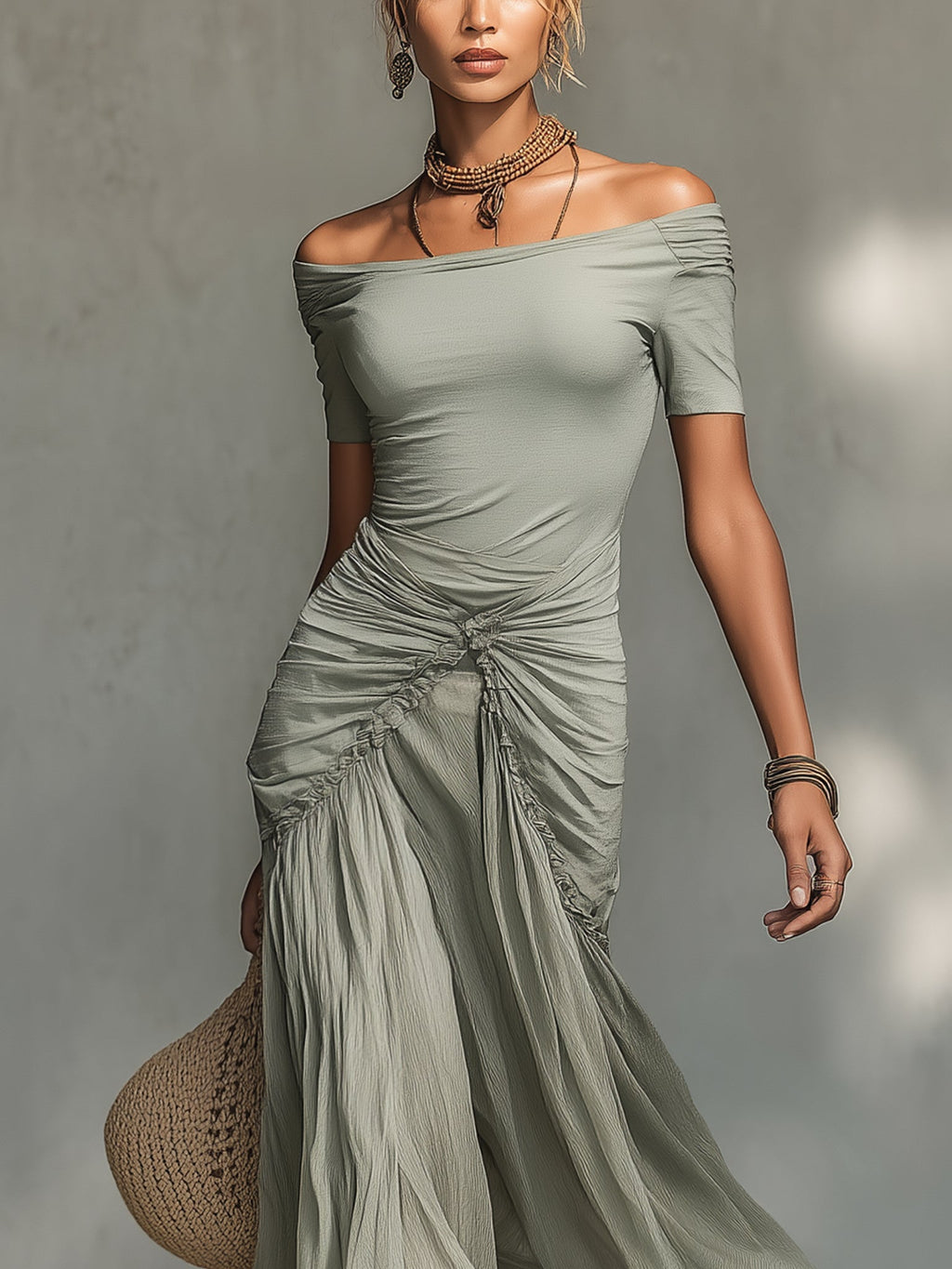 Vestido maxi gris de tela elástica y chifón