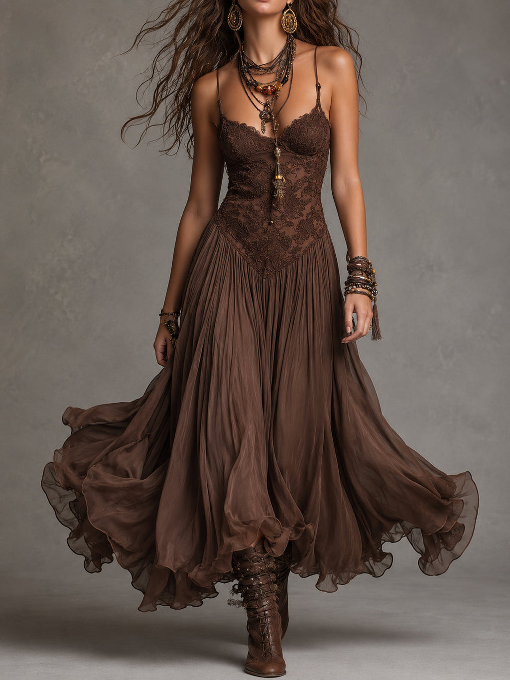 Vestido maxi de chifón con paneles de encaje de color marrón oscuro
