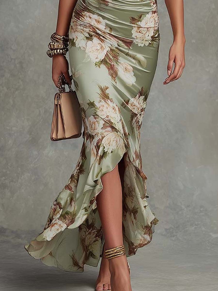Vestido maxi asimétrico de satén verde con estampado floral y mangas campana con volantes, escote en V.