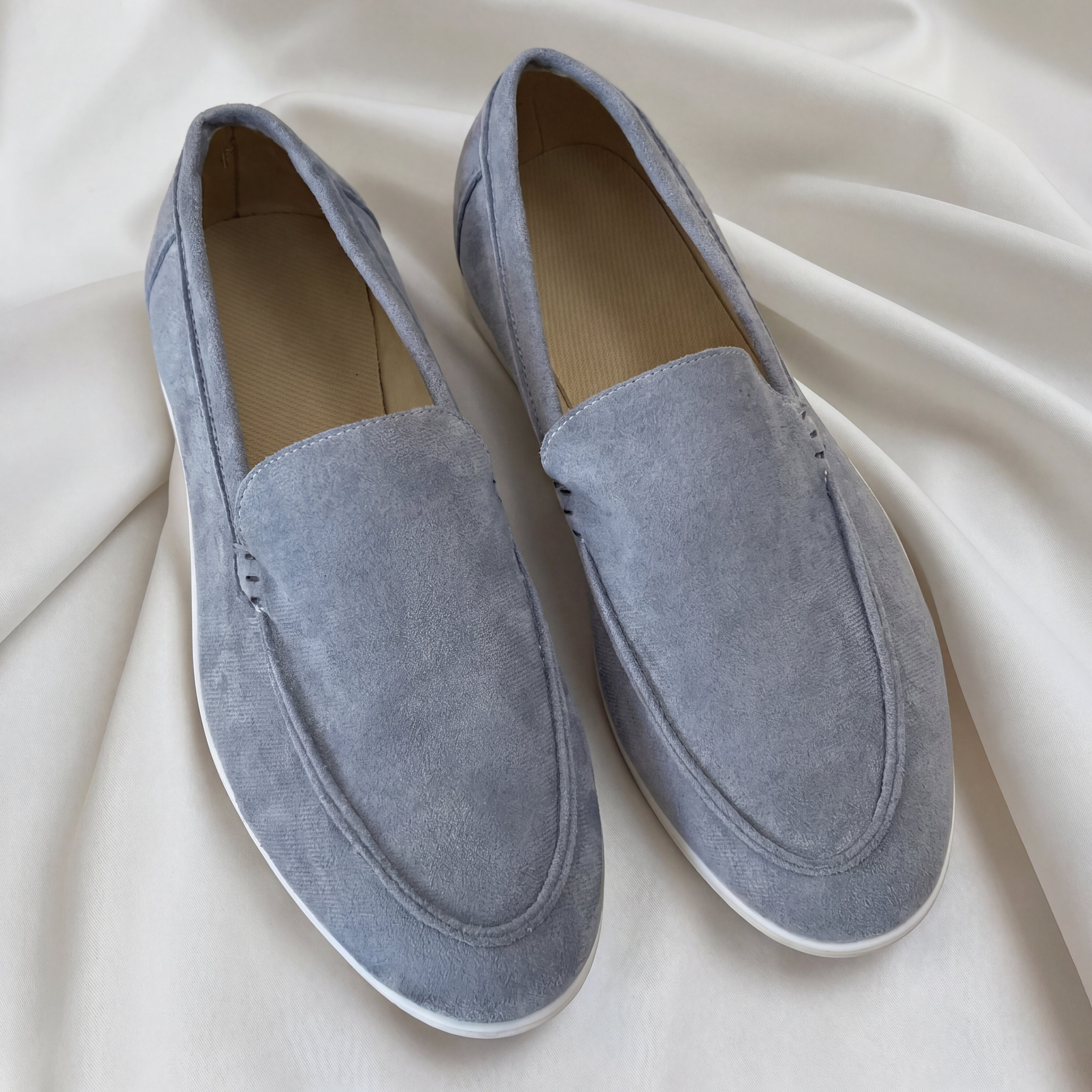 Elegantes mocasines de ante